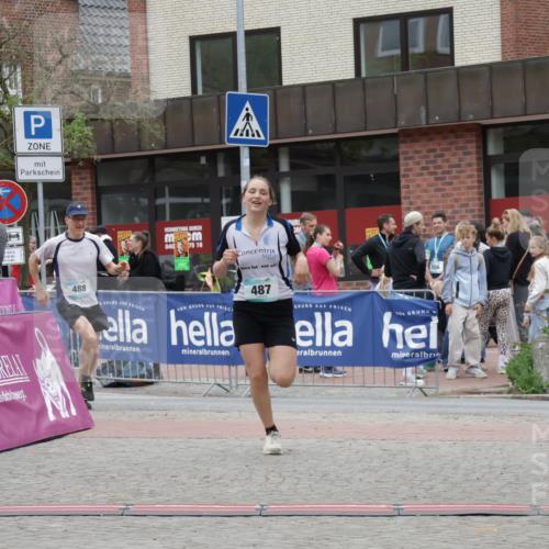 10.05.2026 - 8. Wedeler Halbmarathon Yannick Fuchs http://msf.ph/oto/9734205 10.05.2026 12:37:53 Ziel 487, 488 meine-sportfotos.de