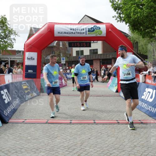 10.05.2026 - 8. Wedeler Halbmarathon Yannick Fuchs http://msf.ph/oto/9734206 10.05.2026 11:51:49 Ziel 224, 282, 489, 2108, 2191 meine-sportfotos.de