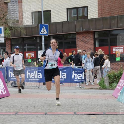 10.05.2026 - 8. Wedeler Halbmarathon Yannick Fuchs http://msf.ph/oto/9734209 10.05.2026 12:37:53 Ziel 487, 488 meine-sportfotos.de