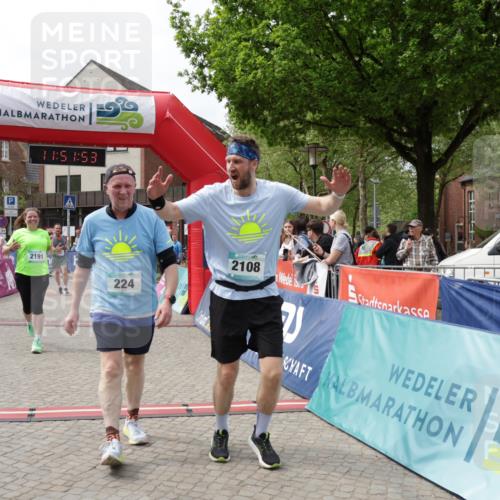 10.05.2026 - 8. Wedeler Halbmarathon Yannick Fuchs http://msf.ph/oto/9734216 10.05.2026 11:51:51 Ziel 224, 282, 489, 2108, 2191 meine-sportfotos.de