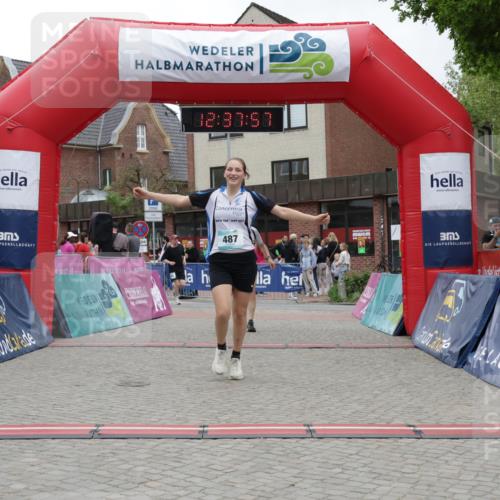 10.05.2026 - 8. Wedeler Halbmarathon Yannick Fuchs http://msf.ph/oto/9734220 10.05.2026 12:37:55 Ziel 264, 487, 488 meine-sportfotos.de