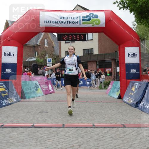 10.05.2026 - 8. Wedeler Halbmarathon Yannick Fuchs http://msf.ph/oto/9734222 10.05.2026 12:37:55 Ziel 264, 487, 488 meine-sportfotos.de