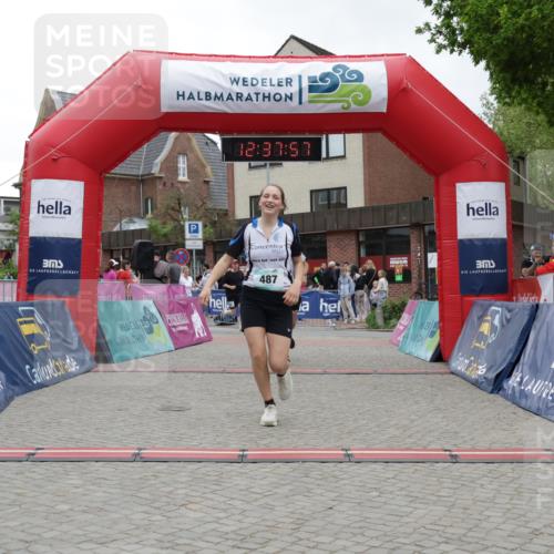 10.05.2026 - 8. Wedeler Halbmarathon Yannick Fuchs http://msf.ph/oto/9734224 10.05.2026 12:37:55 Ziel 264, 487, 488 meine-sportfotos.de