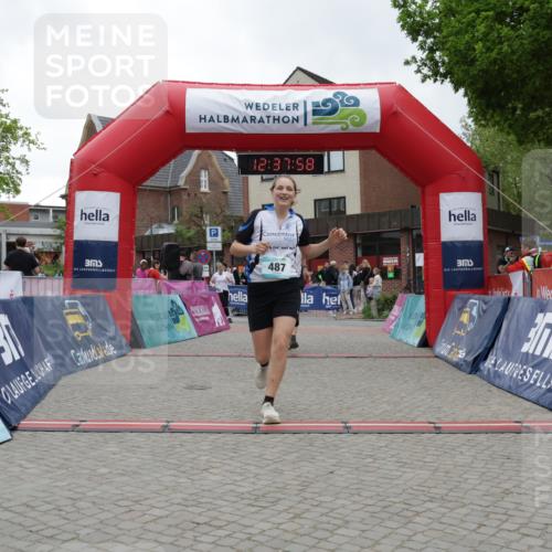 10.05.2026 - 8. Wedeler Halbmarathon Yannick Fuchs http://msf.ph/oto/9734227 10.05.2026 12:37:56 Ziel 264, 487, 488, 702 meine-sportfotos.de