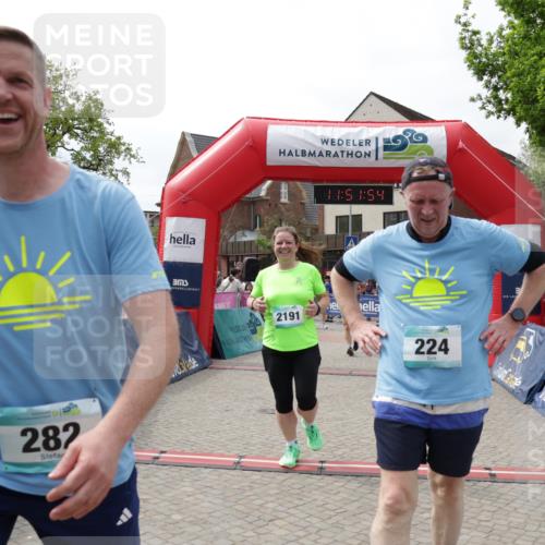 10.05.2026 - 8. Wedeler Halbmarathon Yannick Fuchs http://msf.ph/oto/9734231 10.05.2026 11:51:52 Ziel 224, 282, 489, 675, 676, 2108, 2191 meine-sportfotos.de