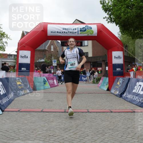 10.05.2026 - 8. Wedeler Halbmarathon Yannick Fuchs http://msf.ph/oto/9734232 10.05.2026 12:37:56 Ziel 264, 487, 488, 702 meine-sportfotos.de