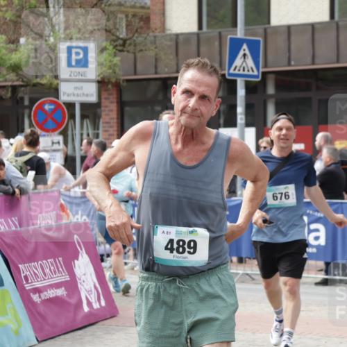10.05.2026 - 8. Wedeler Halbmarathon Yannick Fuchs http://msf.ph/oto/9734241 10.05.2026 11:51:55 Ziel 489, 652, 675, 676, 2191 meine-sportfotos.de