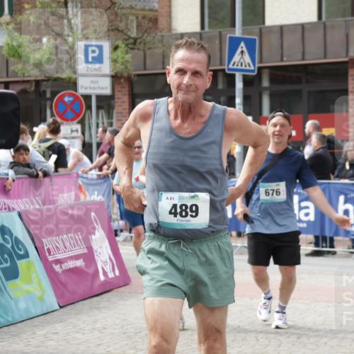 10.05.2026 - 8. Wedeler Halbmarathon Yannick Fuchs http://msf.ph/oto/9734243 10.05.2026 11:51:55 Ziel 489, 652, 675, 676, 2191 meine-sportfotos.de