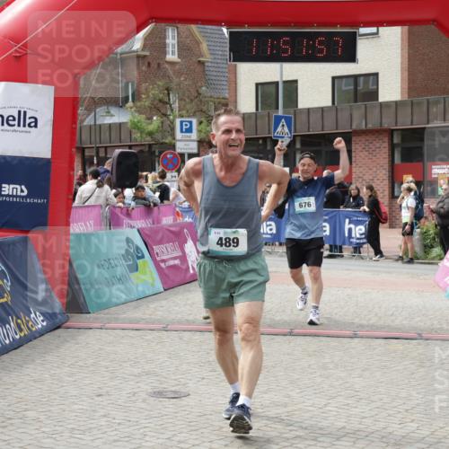 10.05.2026 - 8. Wedeler Halbmarathon Yannick Fuchs http://msf.ph/oto/9734251 10.05.2026 11:51:56 Ziel 489, 652, 675, 676, 2191 meine-sportfotos.de