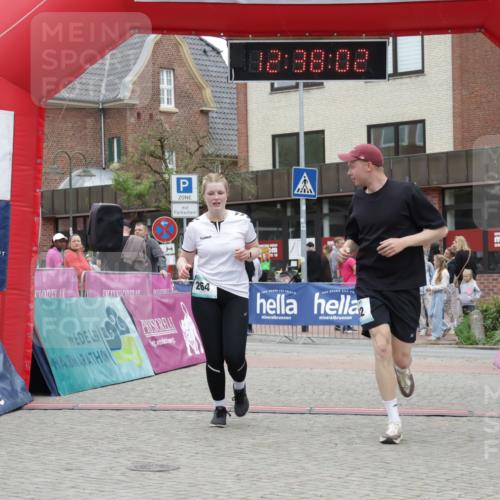 10.05.2026 - 8. Wedeler Halbmarathon Yannick Fuchs http://msf.ph/oto/9734252 10.05.2026 12:38:00 Ziel 264, 487, 488, 702 meine-sportfotos.de