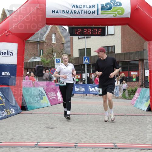 10.05.2026 - 8. Wedeler Halbmarathon Yannick Fuchs http://msf.ph/oto/9734254 10.05.2026 12:38:00 Ziel 264, 487, 488, 702 meine-sportfotos.de