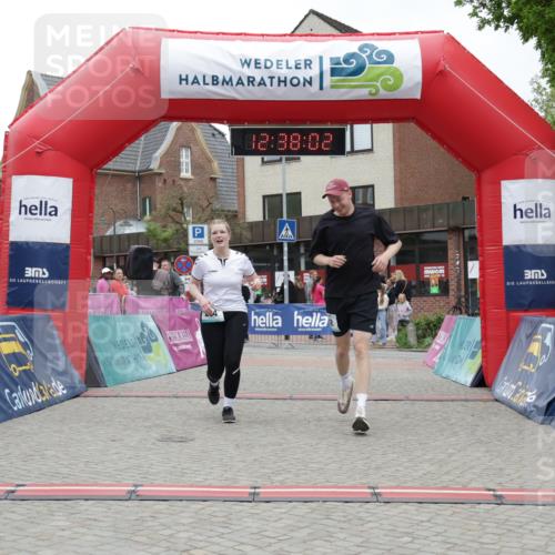 10.05.2026 - 8. Wedeler Halbmarathon Yannick Fuchs http://msf.ph/oto/9734255 10.05.2026 12:38:00 Ziel 264, 487, 488, 702 meine-sportfotos.de