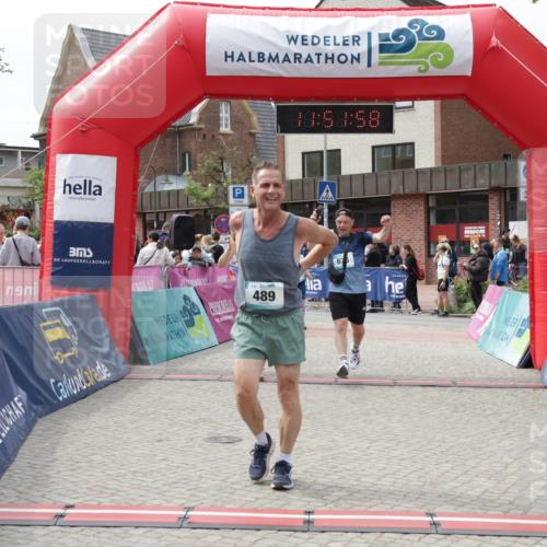 10.05.2026 - 8. Wedeler Halbmarathon Yannick Fuchs http://msf.ph/oto/9734256 10.05.2026 11:51:56 Ziel 489, 652, 675, 676, 2191 meine-sportfotos.de