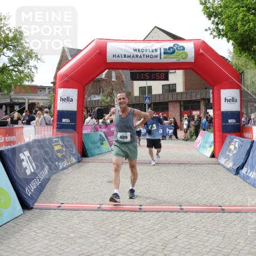 10.05.2026 - 8. Wedeler Halbmarathon Yannick Fuchs http://msf.ph/oto/9734258 10.05.2026 11:51:56 Ziel 489, 652, 675, 676, 2191 meine-sportfotos.de