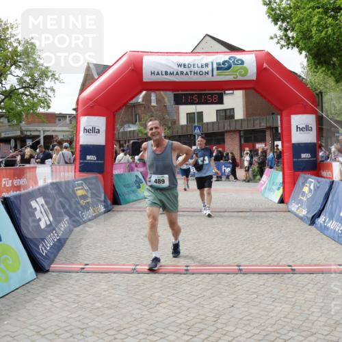 10.05.2026 - 8. Wedeler Halbmarathon Yannick Fuchs http://msf.ph/oto/9734260 10.05.2026 11:51:56 Ziel 489, 652, 675, 676, 2191 meine-sportfotos.de