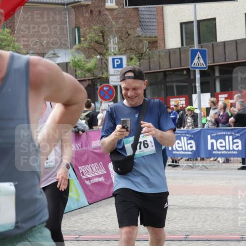 10.05.2026 - 8. Wedeler Halbmarathon Yannick Fuchs http://msf.ph/oto/9734268 10.05.2026 11:51:58 Ziel 489, 652, 675, 676 meine-sportfotos.de