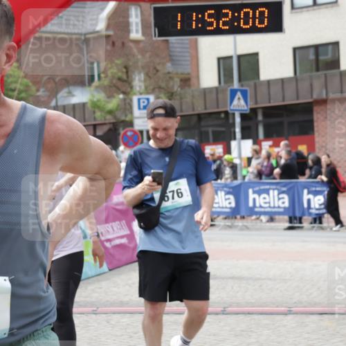 10.05.2026 - 8. Wedeler Halbmarathon Yannick Fuchs http://msf.ph/oto/9734270 10.05.2026 11:51:58 Ziel 489, 652, 675, 676 meine-sportfotos.de