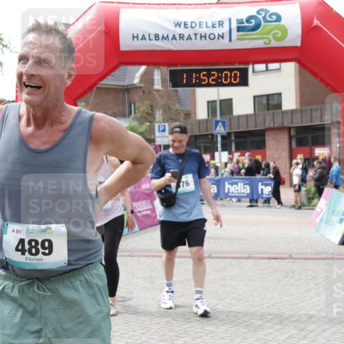 10.05.2026 - 8. Wedeler Halbmarathon Yannick Fuchs http://msf.ph/oto/9734271 10.05.2026 11:51:58 Ziel 489, 652, 675, 676 meine-sportfotos.de