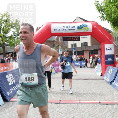 10.05.2026 - 8. Wedeler Halbmarathon Yannick Fuchs http://msf.ph/oto/9734274 10.05.2026 11:51:58 Ziel 489, 652, 675, 676 meine-sportfotos.de