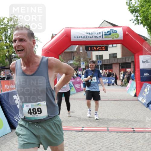 10.05.2026 - 8. Wedeler Halbmarathon Yannick Fuchs http://msf.ph/oto/9734276 10.05.2026 11:51:58 Ziel 489, 652, 675, 676 meine-sportfotos.de
