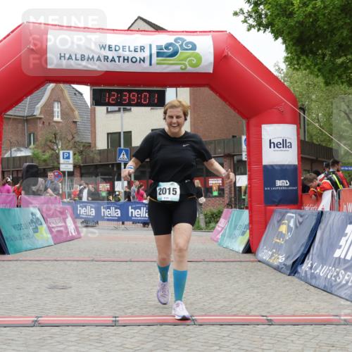 10.05.2026 - 8. Wedeler Halbmarathon Yannick Fuchs http://msf.ph/oto/9734300 10.05.2026 12:38:59 Ziel 2015 meine-sportfotos.de