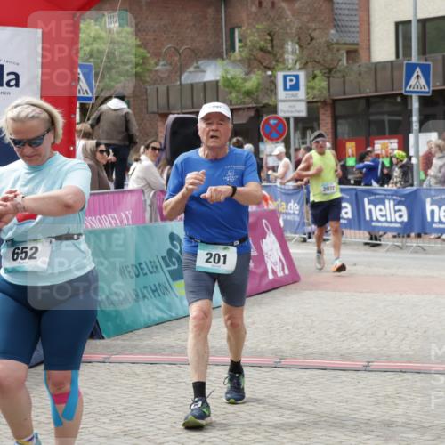 10.05.2026 - 8. Wedeler Halbmarathon Yannick Fuchs http://msf.ph/oto/9734301 10.05.2026 11:52:04 Ziel 201, 652, 2072 meine-sportfotos.de
