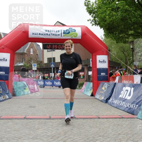 10.05.2026 - 8. Wedeler Halbmarathon Yannick Fuchs http://msf.ph/oto/9734304 10.05.2026 12:39:00 Ziel 2015 meine-sportfotos.de