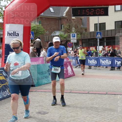 10.05.2026 - 8. Wedeler Halbmarathon Yannick Fuchs http://msf.ph/oto/9734305 10.05.2026 11:52:04 Ziel 201, 652, 2072 meine-sportfotos.de