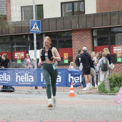10.05.2026 - 8. Wedeler Halbmarathon Yannick Fuchs http://msf.ph/oto/9734325 10.05.2026 12:39:22 Ziel 373 meine-sportfotos.de