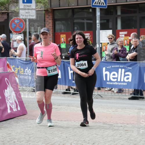 10.05.2026 - 8. Wedeler Halbmarathon Yannick Fuchs http://msf.ph/oto/9734330 10.05.2026 11:52:11 Ziel 2064, 2072, 2109 meine-sportfotos.de