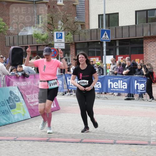 10.05.2026 - 8. Wedeler Halbmarathon Yannick Fuchs http://msf.ph/oto/9734339 10.05.2026 11:52:12 Ziel 2064, 2072, 2109 meine-sportfotos.de