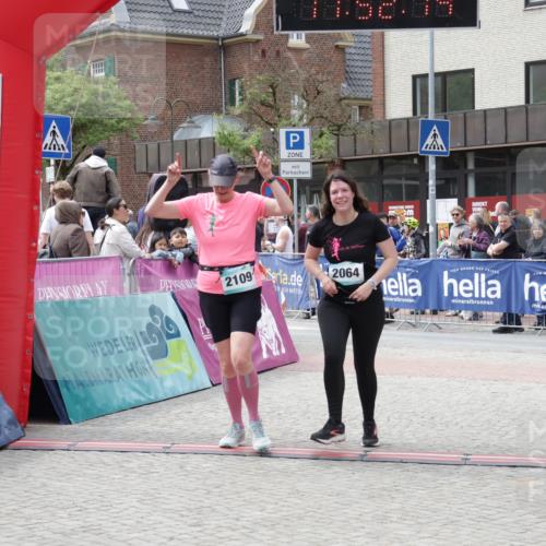 10.05.2026 - 8. Wedeler Halbmarathon Yannick Fuchs http://msf.ph/oto/9734345 10.05.2026 11:52:13 Ziel 2064, 2072, 2109 meine-sportfotos.de