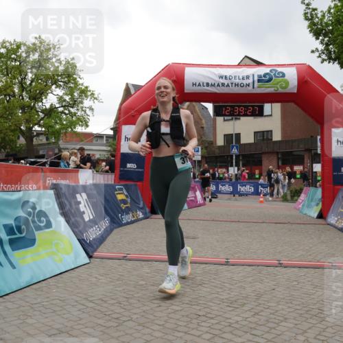 10.05.2026 - 8. Wedeler Halbmarathon Yannick Fuchs http://msf.ph/oto/9734349 10.05.2026 12:39:25 Ziel 118, 373 meine-sportfotos.de