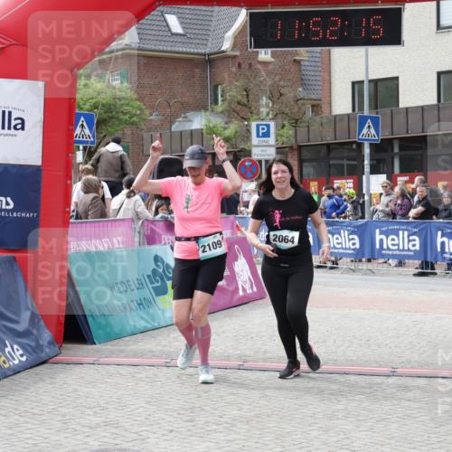 10.05.2026 - 8. Wedeler Halbmarathon Yannick Fuchs http://msf.ph/oto/9734350 10.05.2026 11:52:13 Ziel 2064, 2072, 2109 meine-sportfotos.de