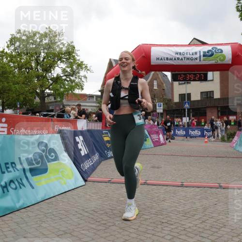 10.05.2026 - 8. Wedeler Halbmarathon Yannick Fuchs http://msf.ph/oto/9734351 10.05.2026 12:39:25 Ziel 118, 373 meine-sportfotos.de