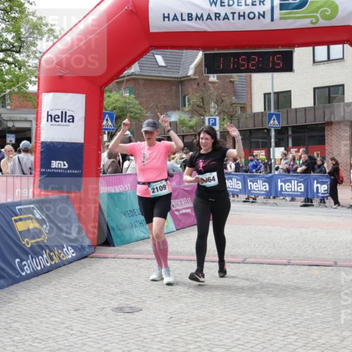 10.05.2026 - 8. Wedeler Halbmarathon Yannick Fuchs http://msf.ph/oto/9734356 10.05.2026 11:52:13 Ziel 2064, 2072, 2109 meine-sportfotos.de