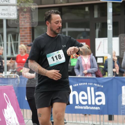 10.05.2026 - 8. Wedeler Halbmarathon Yannick Fuchs http://msf.ph/oto/9734360 10.05.2026 12:39:28 Ziel 118, 336, 373 meine-sportfotos.de