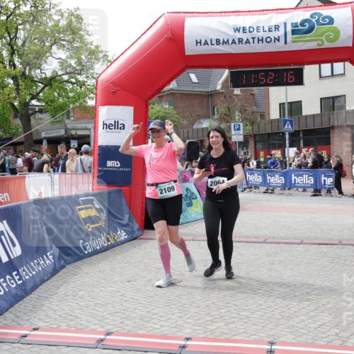 10.05.2026 - 8. Wedeler Halbmarathon Yannick Fuchs http://msf.ph/oto/9734365 10.05.2026 11:52:14 Ziel 2064, 2072, 2109 meine-sportfotos.de