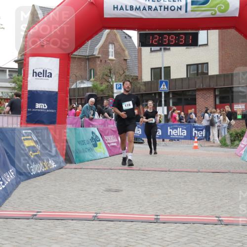 10.05.2026 - 8. Wedeler Halbmarathon Yannick Fuchs http://msf.ph/oto/9734366 10.05.2026 12:39:29 Ziel 118, 336, 373 meine-sportfotos.de