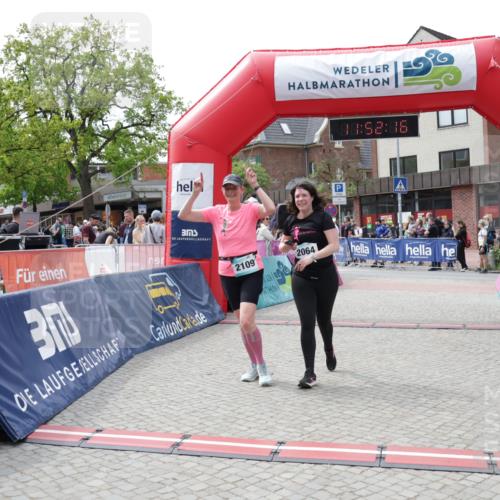 10.05.2026 - 8. Wedeler Halbmarathon Yannick Fuchs http://msf.ph/oto/9734367 10.05.2026 11:52:14 Ziel 2064, 2072, 2109 meine-sportfotos.de