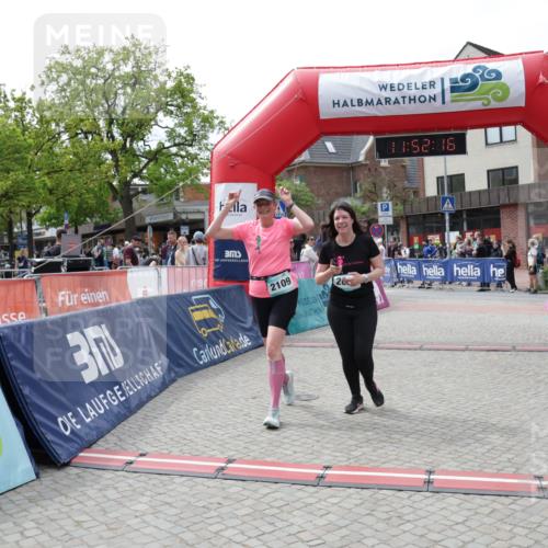 10.05.2026 - 8. Wedeler Halbmarathon Yannick Fuchs http://msf.ph/oto/9734369 10.05.2026 11:52:14 Ziel 2064, 2072, 2109 meine-sportfotos.de