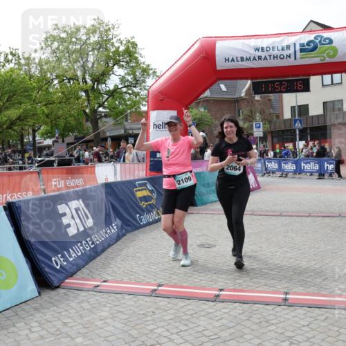 10.05.2026 - 8. Wedeler Halbmarathon Yannick Fuchs http://msf.ph/oto/9734372 10.05.2026 11:52:14 Ziel 2064, 2072, 2109 meine-sportfotos.de