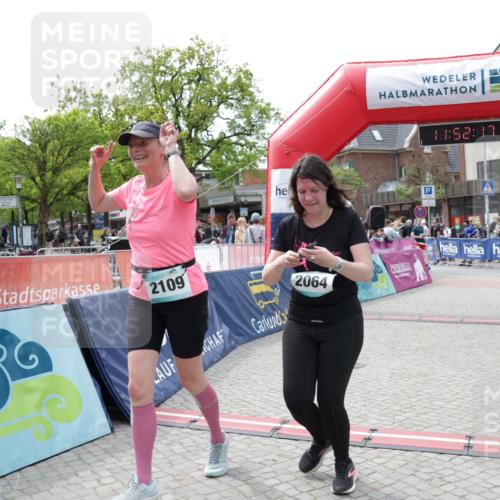10.05.2026 - 8. Wedeler Halbmarathon Yannick Fuchs http://msf.ph/oto/9734385 10.05.2026 11:52:15 Ziel 2064, 2109 meine-sportfotos.de