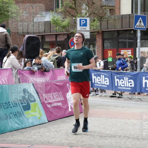 10.05.2026 - 8. Wedeler Halbmarathon Yannick Fuchs http://msf.ph/oto/9734388 10.05.2026 11:52:19 Ziel 152, 985, 2064 meine-sportfotos.de