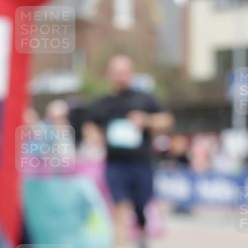 10.05.2026 - 8. Wedeler Halbmarathon Yannick Fuchs http://msf.ph/oto/9734390 10.05.2026 12:40:33 Ziel 211 meine-sportfotos.de