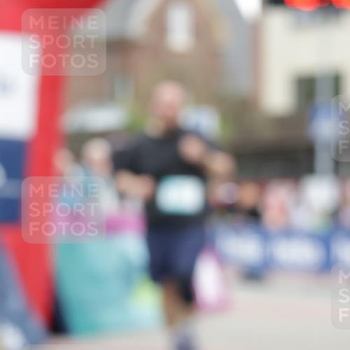 10.05.2026 - 8. Wedeler Halbmarathon Yannick Fuchs http://msf.ph/oto/9734392 10.05.2026 12:40:33 Ziel 211 meine-sportfotos.de