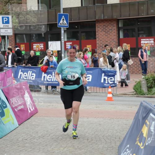 10.05.2026 - 8. Wedeler Halbmarathon Yannick Fuchs http://msf.ph/oto/9734405 10.05.2026 12:41:12 Ziel 15 meine-sportfotos.de