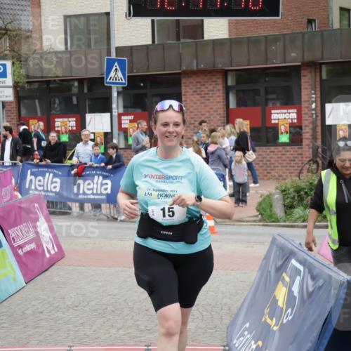 10.05.2026 - 8. Wedeler Halbmarathon Yannick Fuchs http://msf.ph/oto/9734408 10.05.2026 12:41:13 Ziel 15 meine-sportfotos.de