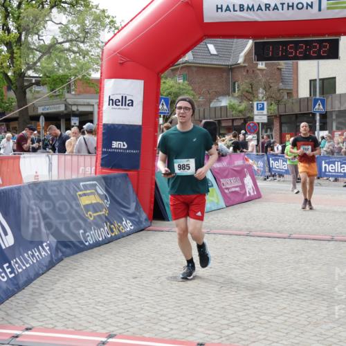 10.05.2026 - 8. Wedeler Halbmarathon Yannick Fuchs http://msf.ph/oto/9734409 10.05.2026 11:52:21 Ziel 152, 456, 985 meine-sportfotos.de