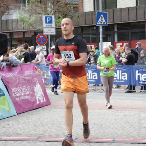 10.05.2026 - 8. Wedeler Halbmarathon Yannick Fuchs http://msf.ph/oto/9734413 10.05.2026 11:52:22 Ziel 152, 456, 985, 2143 meine-sportfotos.de